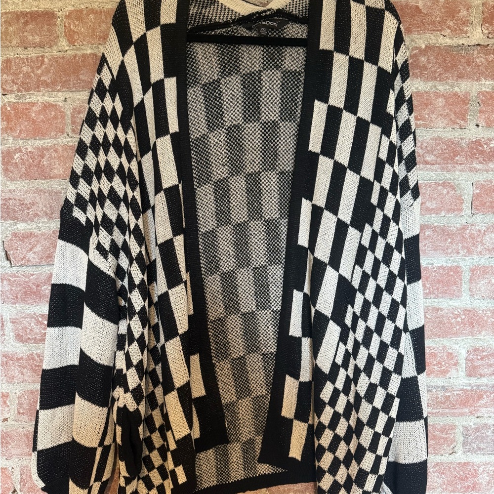 DAVI & DANI Black and Cream Checkered Poncho